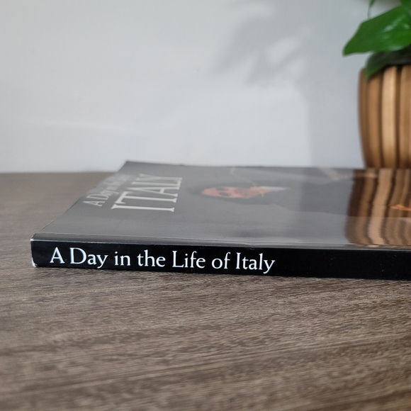 VTG 90s A Day in the Life of Italy Picture Book - Picture 4 of 16